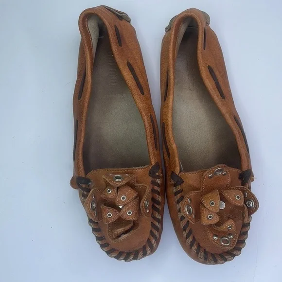 Miu Miu Moccasins Made in Italy Floral Embellishment w/ grommet detailing EU 36 - Picture 5 of 14